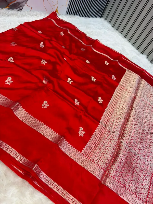 Red_Seli_Katan_Silk_Woven_Floral_Ethnic_Saree_For_Women