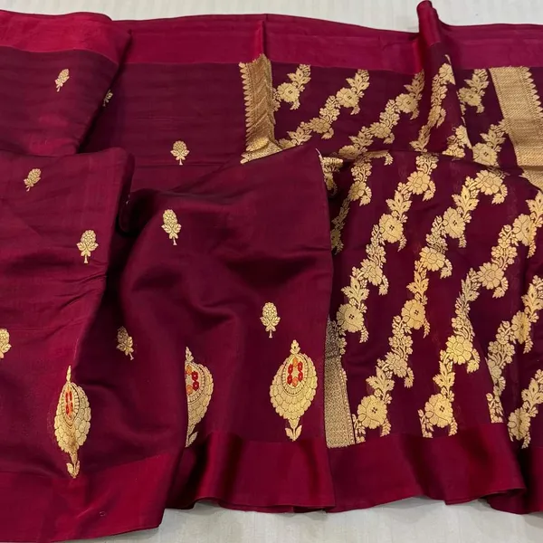 Maroon_Soft_Silk_Floral_Woven_Saree_For_Women
