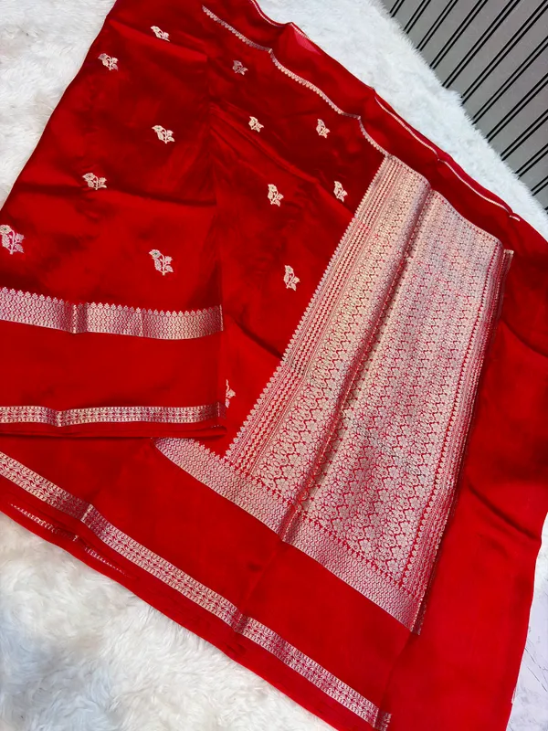 Red_Seli_Katan_Silk_Woven_Floral_Ethnic_Saree_For_Women