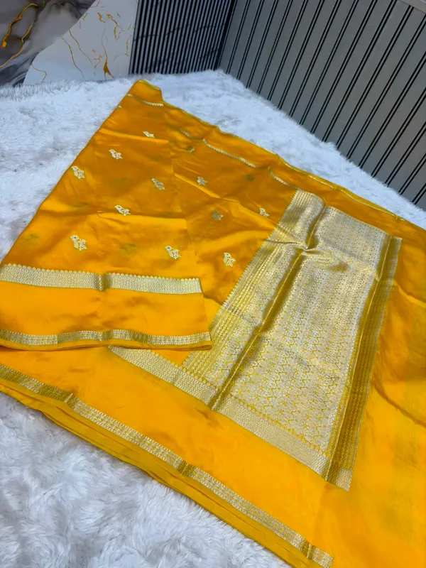 Yellow_Seli_Katan_Silk_Woven_Zari_Floral_Saree_For_Women