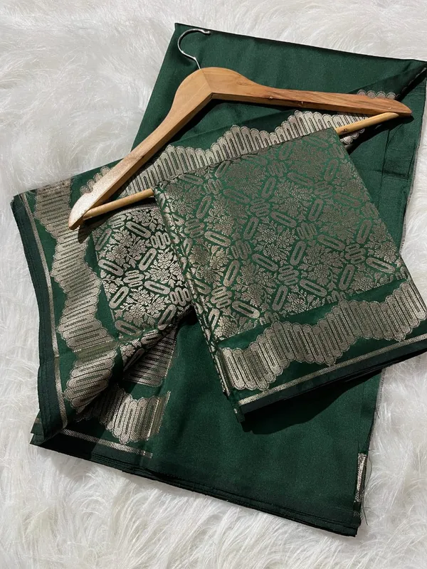 Green_Woven_Metallic_Border_Saree_For_Women