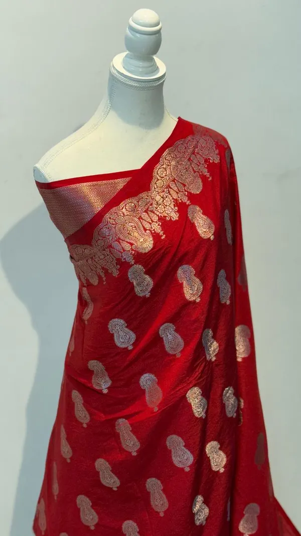 Red_Silk_Banarasi_Saree_For_Women