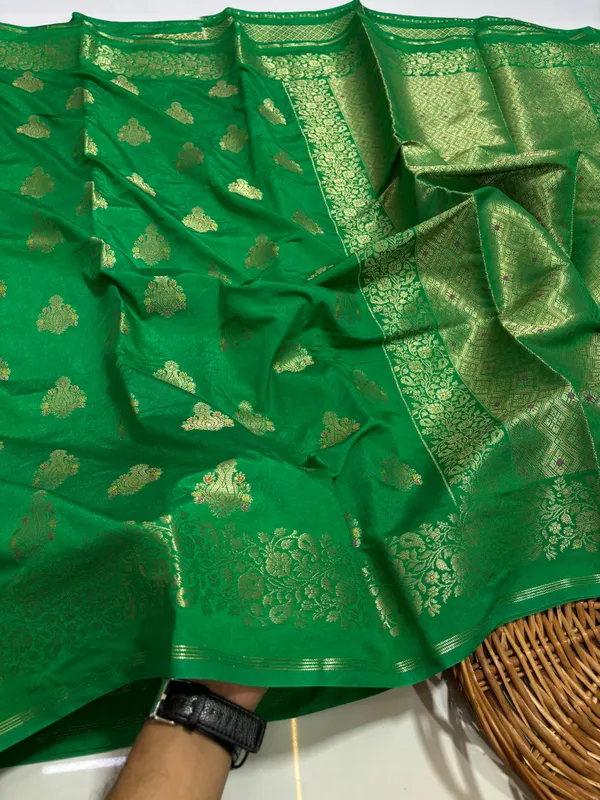 Green_Seli_Katan_Silk_Paisley_Woven_Saree_For_Women