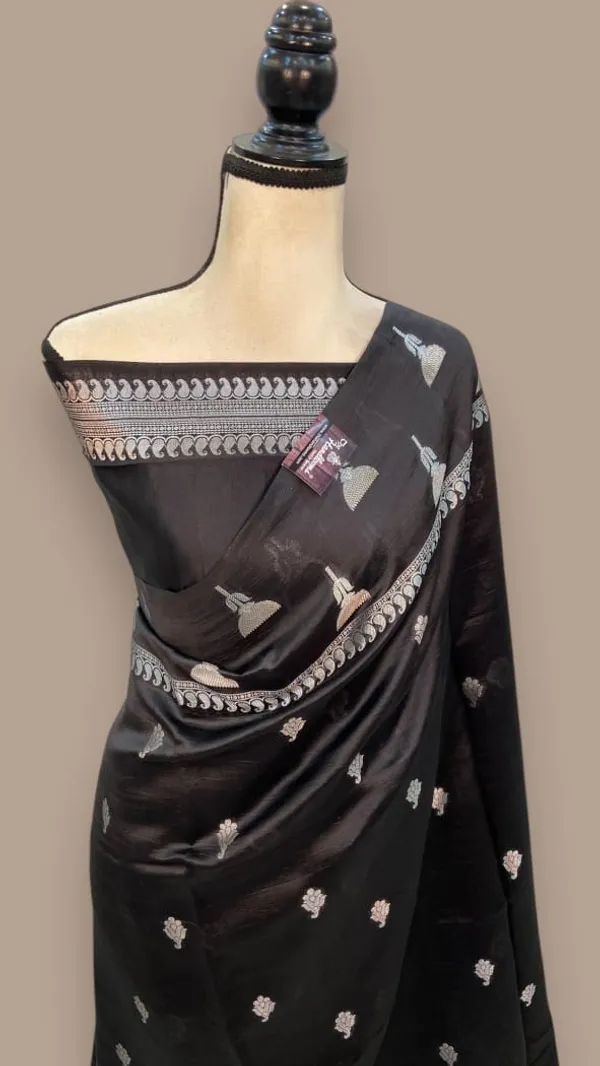 Black_Traditional_Pattern_Saree_for_Women