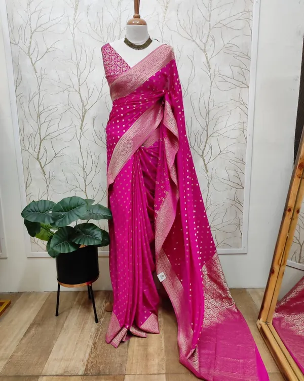 Magenta_Tamanna_Silk_Dotted_Printed_Saree_For_Women