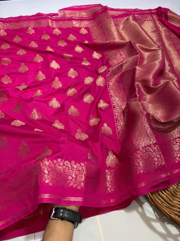 Magenta_Woven_Saree_for_Women