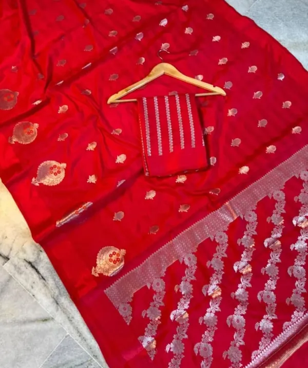 Red_Woven_Ethnic_Saree_For_Women