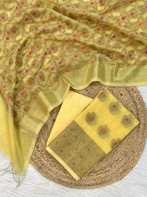 Golden_Silk_Blend_Floral_Saree_for_Women