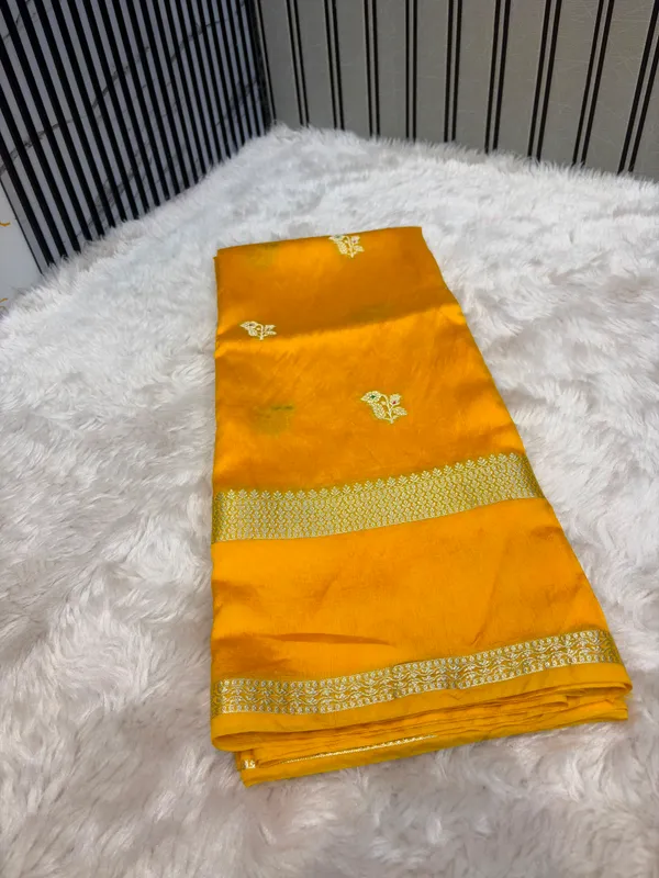 Yellow_Seli_Katan_Silk_Woven_Zari_Floral_Saree_For_Women