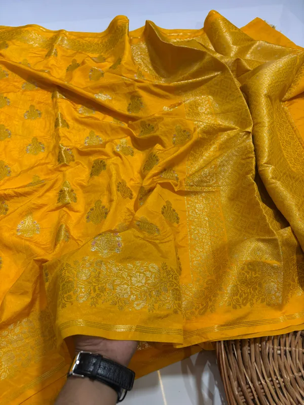 Mustard_Seli_Katan_Silk_Zari_Woven_Saree_For_Women