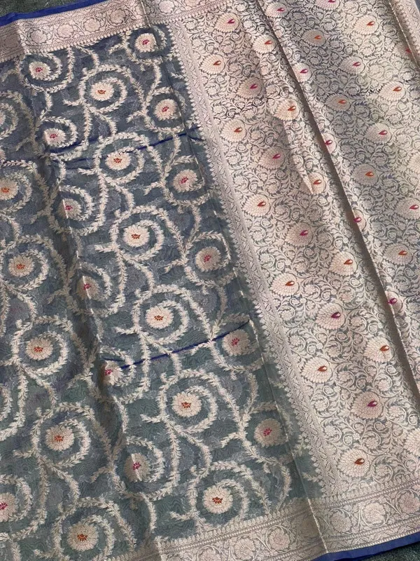 Grey_Soft_Silk_Floral_Woven_Saree_For_Women