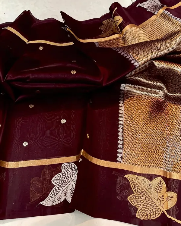 Maroon_Seli_Katan_Silk_Woven_Floral_Saree_For_Women
