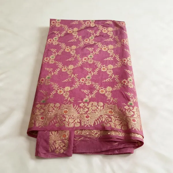 Magenta_Seli_Katan_Silk_Floral_Woven_Saree_For_Women