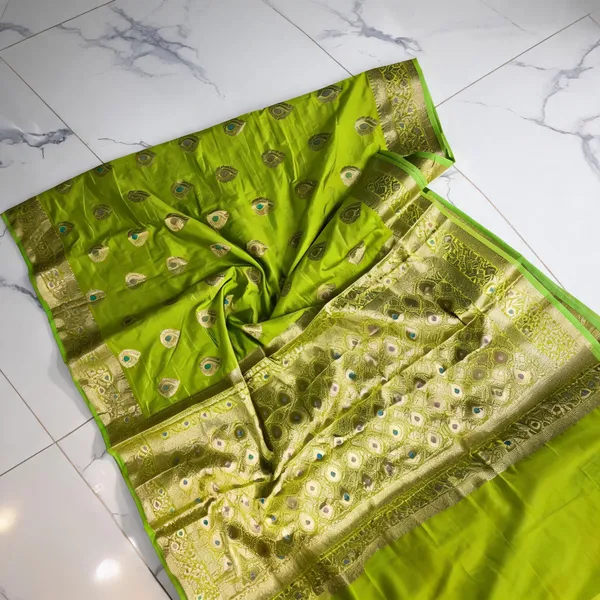 Green_Soft_Silk_Paisley_Woven_Saree_For_Women