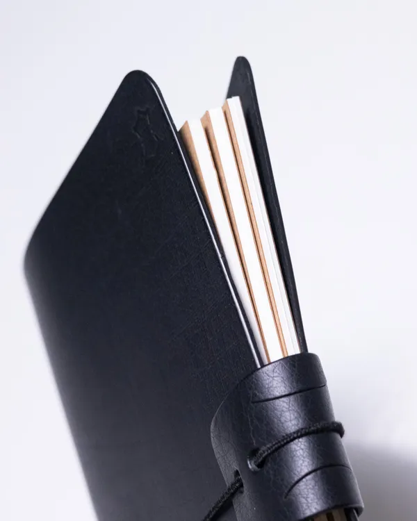 The_Ink_A5_-_Black_Full_Grain_Leather_Journal_Cover_with_Notebooks