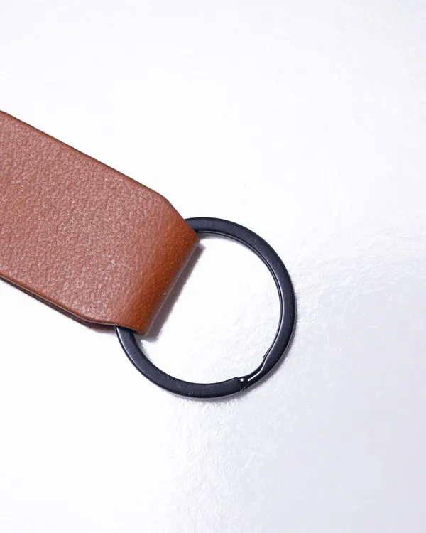 Nomad_Hook_Tan_Fullgrain_Leather_Metal_Clasp_Biker_Keychain