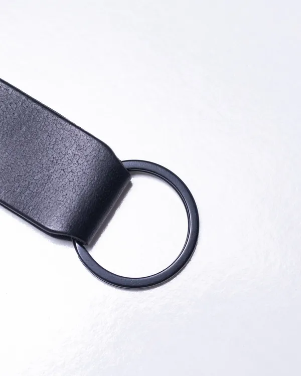 Nomad_Hook_Black_Fullgrain_Leather_Metal_Clasp_Biker_Keychain