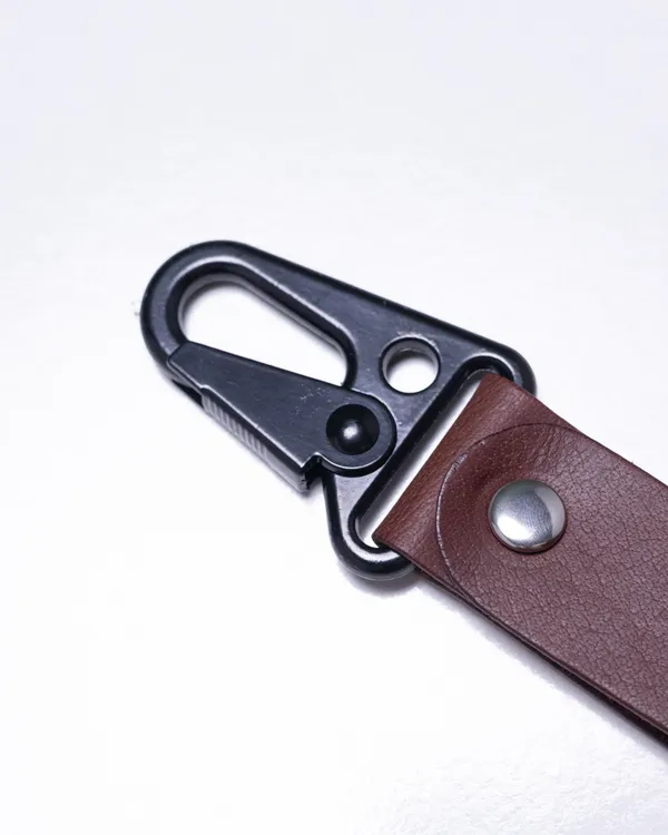Nomad_Hook_Brown_Full_Grain_Leather_Metal_Clasp_Biker_Keychain