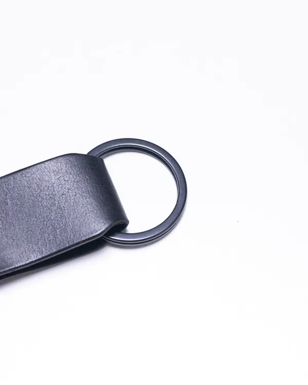 Nomad_Hook_Black_Fullgrain_Leather_Metal_Clasp_Biker_Keychain