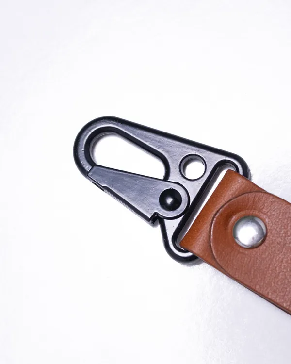 Nomad_Hook_Tan_Fullgrain_Leather_Metal_Clasp_Biker_Keychain