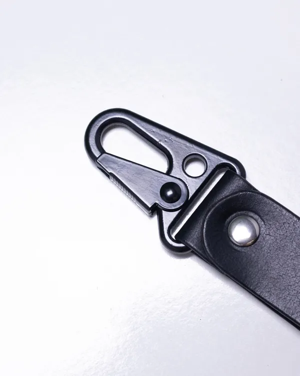 Nomad_Hook_Black_Fullgrain_Leather_Metal_Clasp_Biker_Keychain