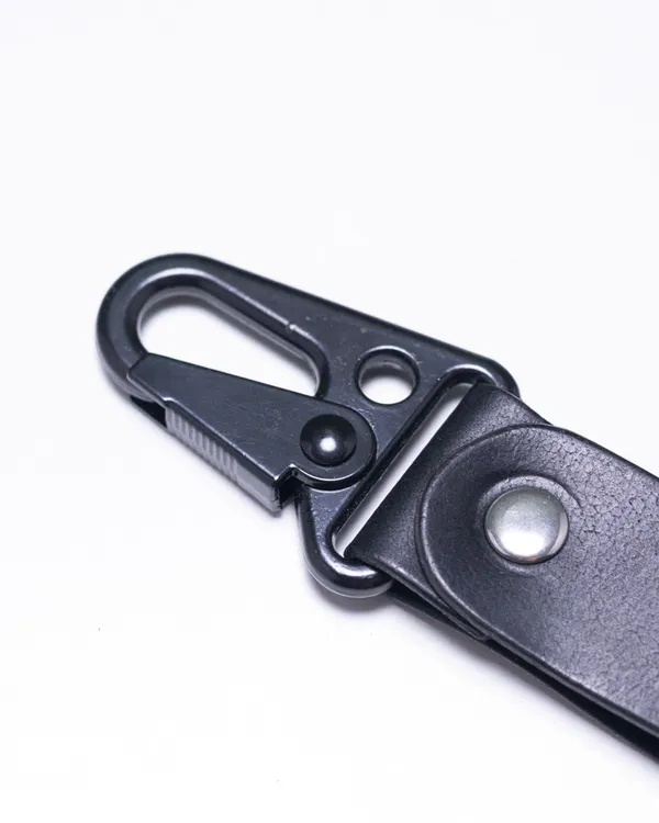 Nomad_Hook_Black_Fullgrain_Leather_Metal_Clasp_Biker_Keychain