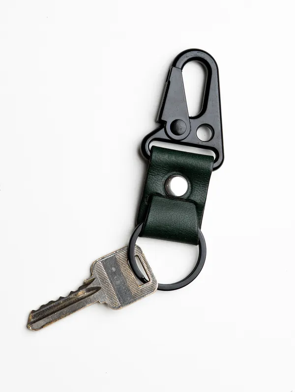 Urban_Trek_-_Black_Full_Grain_Leather_Metal_Clasp_Biker_Keychain