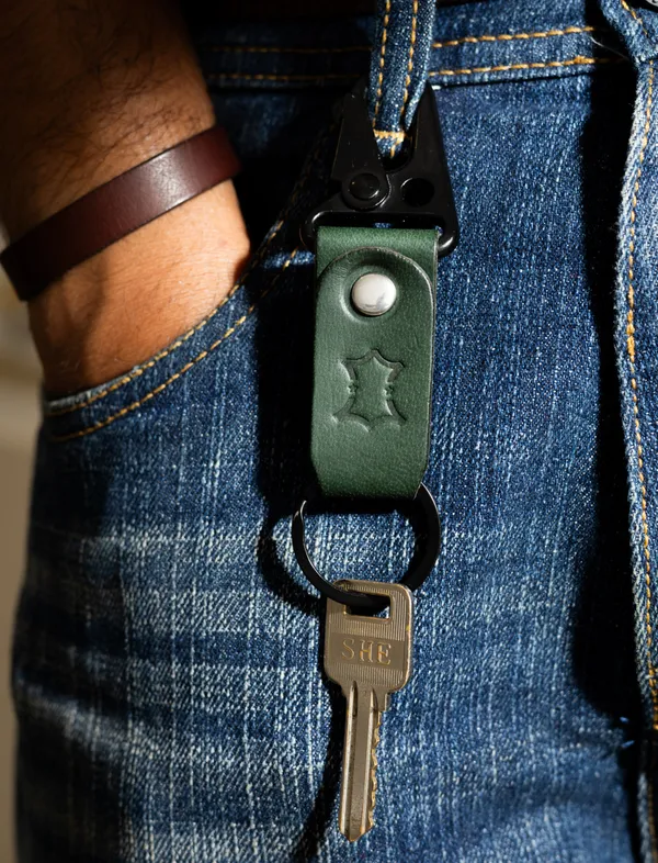Nomad_Hook_Tan_Full_Grain_Leather_Metal_Clasp_Biker_Keychain