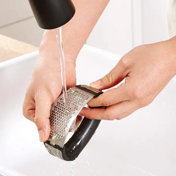 Handheld_Garlic_Peeler