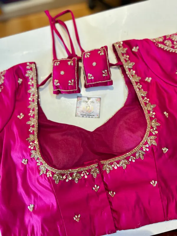 Magenta_Embroidered_Aari_Work_Ethnic_Blouse_for_Women