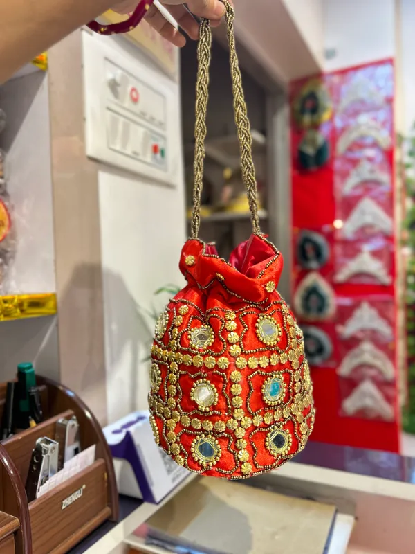 Black_Velvet_Embellished_Bridal_Batwa_/_Potli_Bag_for_Women