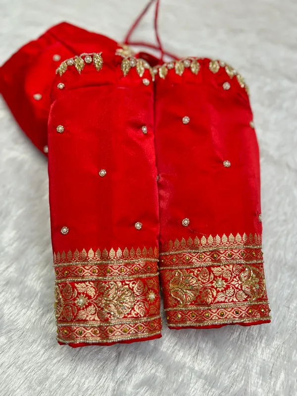 Red_Embroidered_Aari_Work_Traditional_Blouse_for_Women