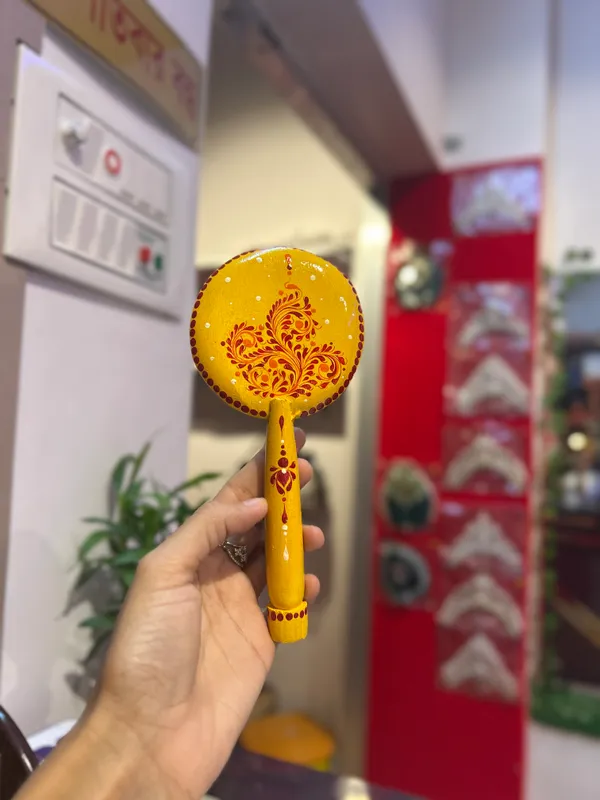 Red_Traditional_Paisley_Decorative_Kulo