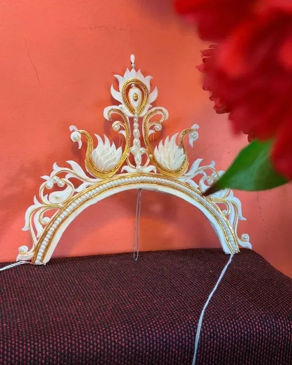 White_/_Gold_Traditional_Bridal_Mukut