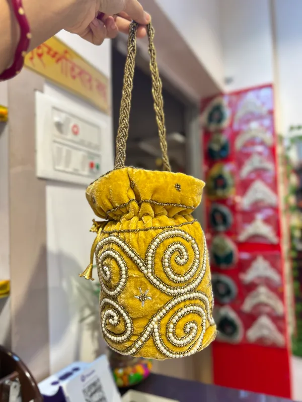 Yellow_Bridal_Botua_Bag