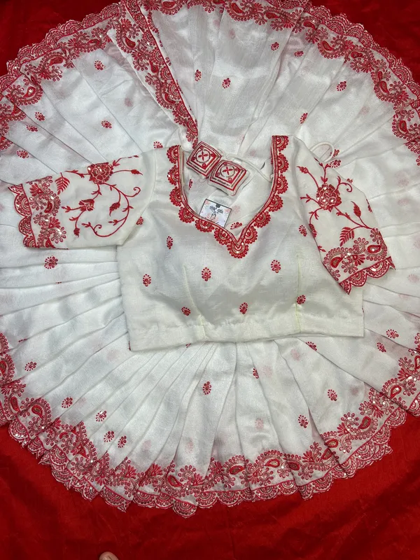 White_Briddhi_Saree_and_Blouse_Set
