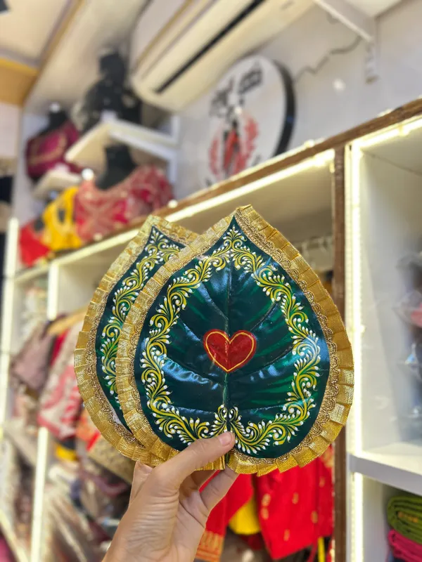 Green_/_Gold_/_Red_/_Yellow_Pan_Pata_Ceremony_Accessory