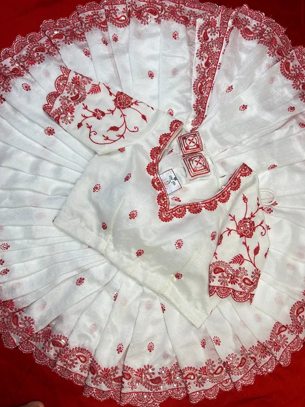 White_Briddhi_Saree_and_Blouse_Set