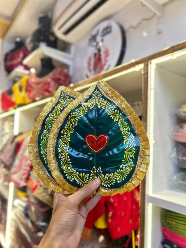 Green_/_Gold_/_Red_/_Yellow_Pan_Pata_Ceremony_Accessory