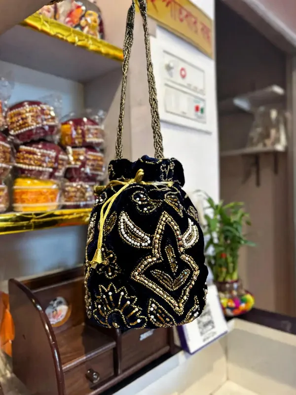 Black_Georgette_Beaded_Bridal_Potli_Bag_For_Women