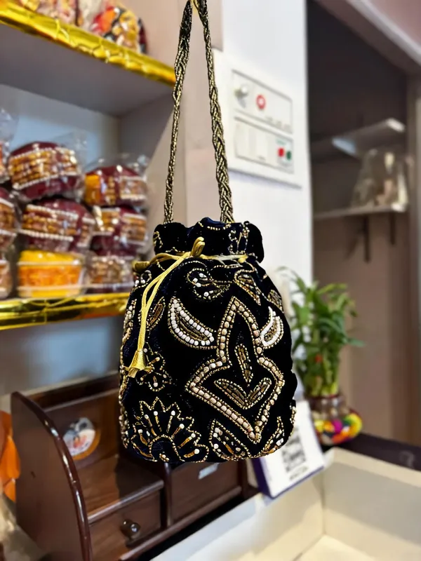 Black_Georgette_Beaded_Bridal_Potli_Bag_For_Women