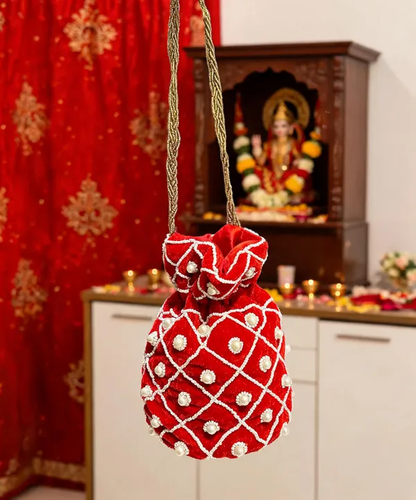 Red_Georgette_Embellished_Bridal_Potli_Bag_For_Women