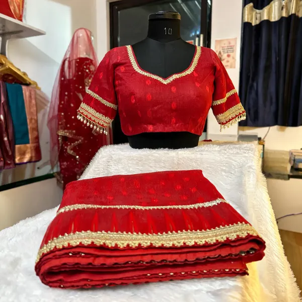 Red_Georgette_Golden_Lace_Saree_&_Blouse_Combo_Set_For_Women