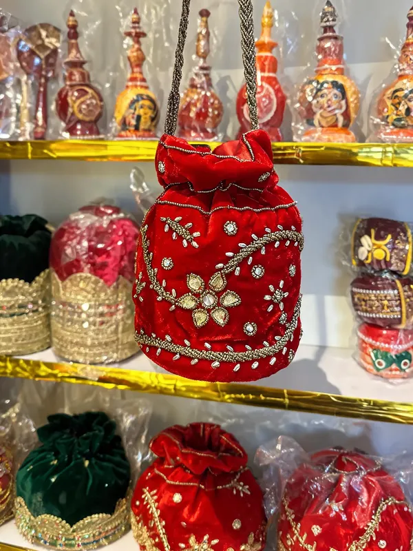 Red_Georgette_Embellished_Bridal_Botua_Potli_Bag