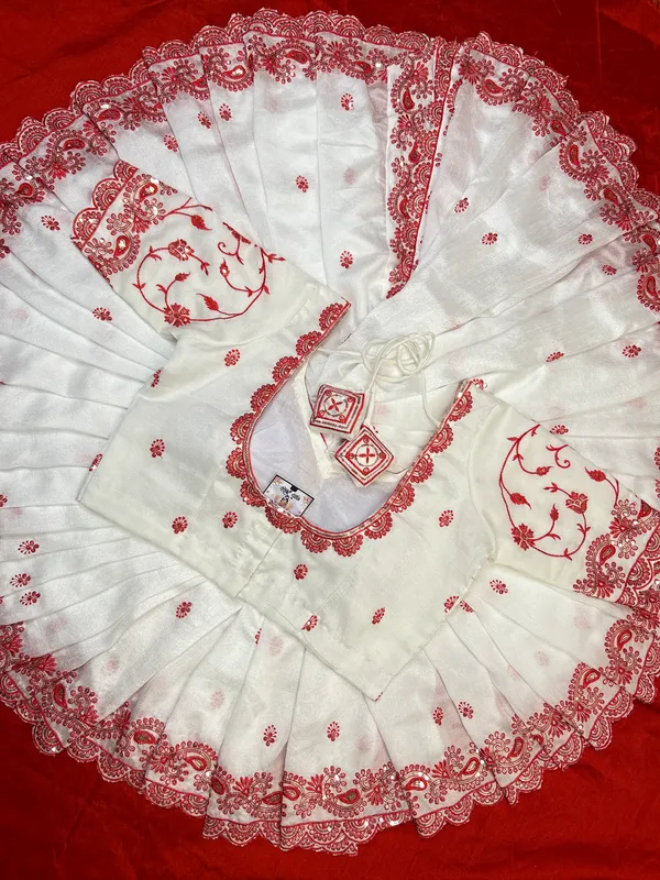 White_Briddhi_Saree_and_Blouse_Set