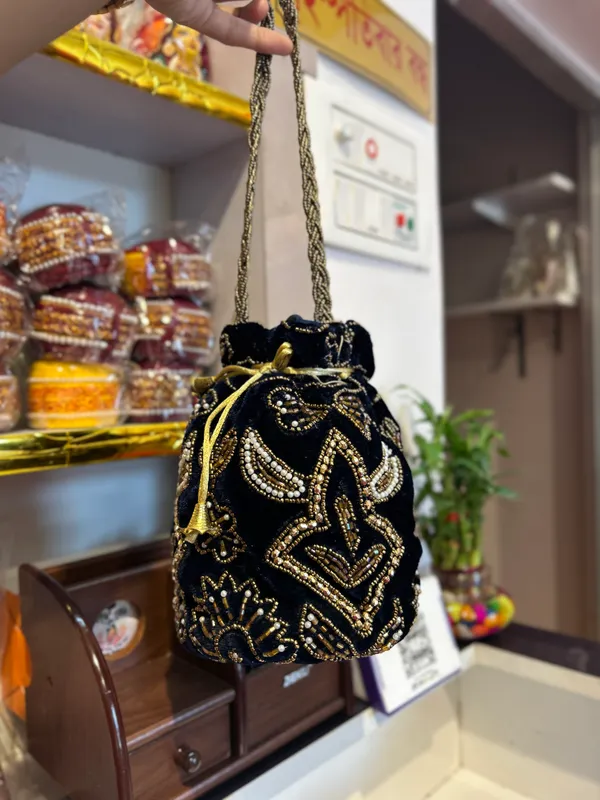 Black_Bridal_Botua_Bag