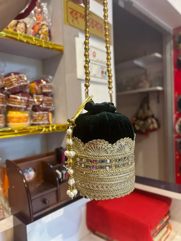 Gold_Bridal_Botua_Bag