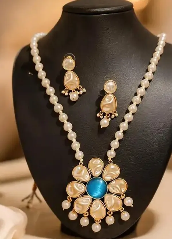 Gold_Brass_Floral_Pearl_Necklace_Set_For_Women