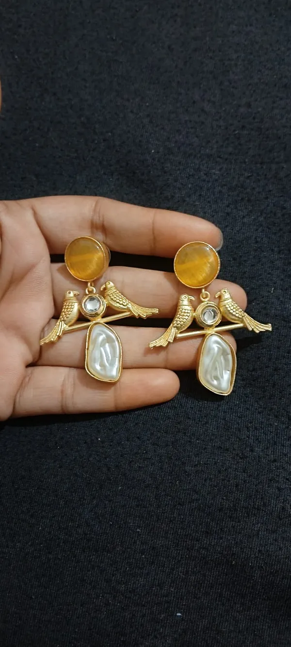 Gold_Tone_Bird_Motif_Pearl_Drop_Earrings_for_Women