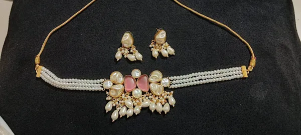 Gold_Tone_Pearl_Choker_Necklace_Set_for_Women